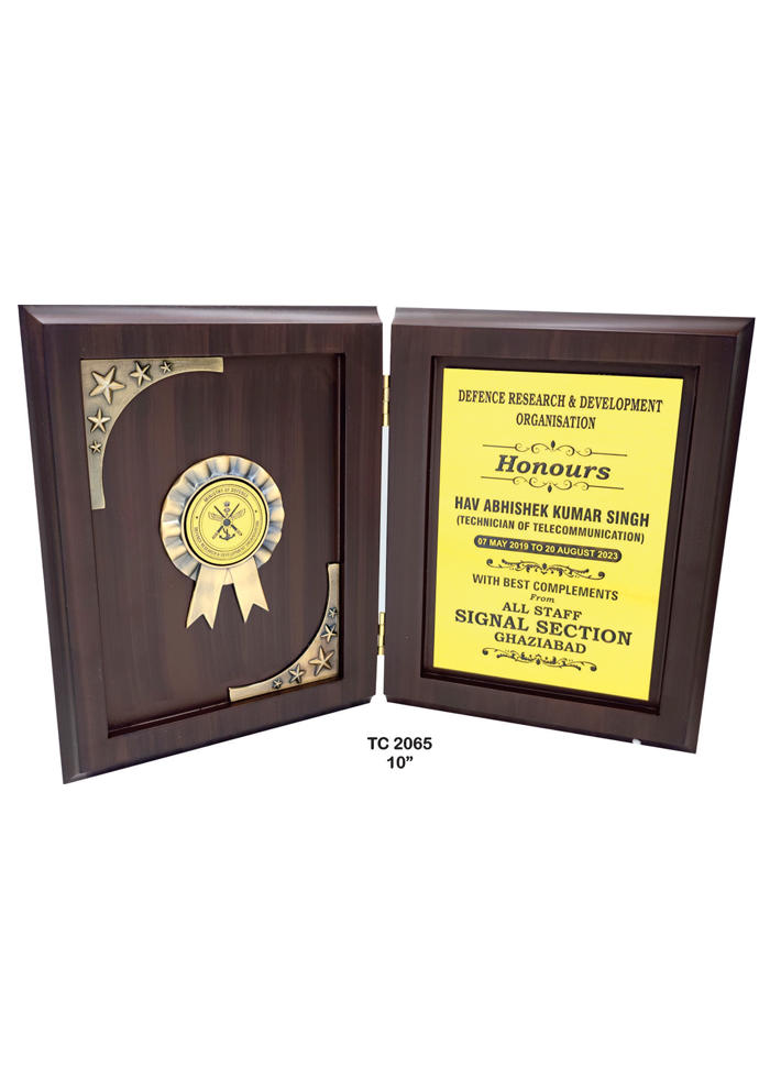 Wooden trophy Manufacture in Gurugram